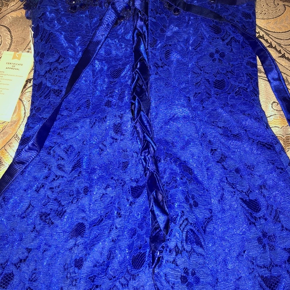 Off-the-shoulder train dress - Picture 3 of 5